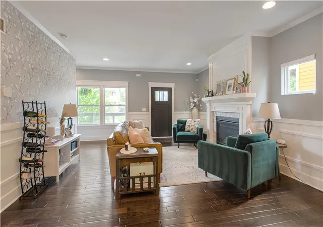 3rd image of 2546 Tracy Ave, Kansas City, MO 64108 | MLS# 2623797