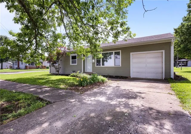 Homes for sale in Fort Scott, KS | 756 S Holbrook St, Fort Scott, KS 66701 | MLS# 2623798