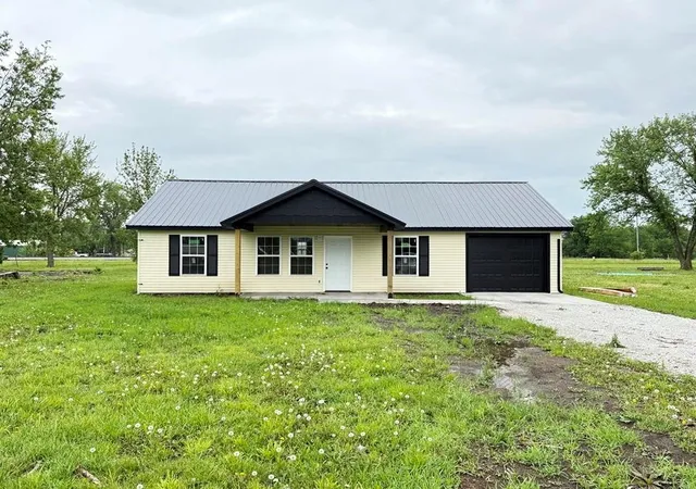 Homes for sale in Walker, MO | 104 W Barrett Ave, Walker, MO 64790 | MLS# 2623801