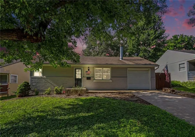 2nd image of 6401 W 82nd Ter, Overland Park, KS 66204 | MLS# 2623802