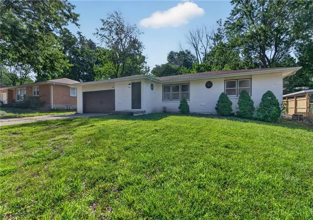 3rd image of 1233 Old Manor Rd, Liberty, MO 64068 | MLS# 2623806
