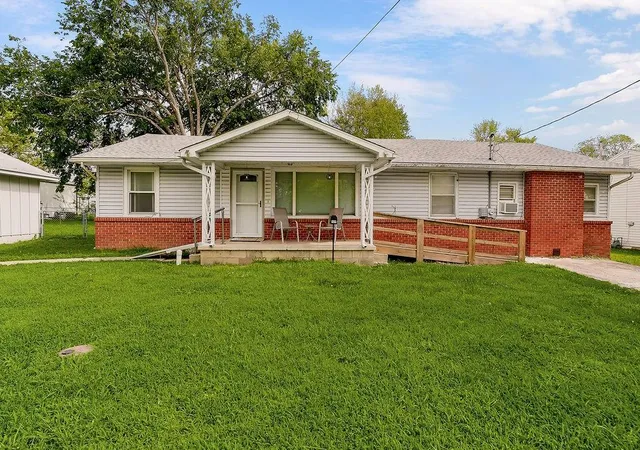 Homes for sale in Butler, MO | 104 W Park St, Butler, MO 64730 | MLS# 2623849