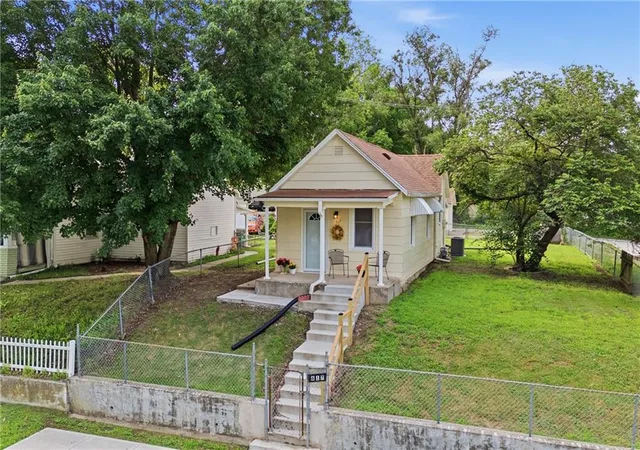 Homes for sale in Leavenworth, KS | 617 Pawnee St, Leavenworth, KS 66048 | MLS# 2623860
