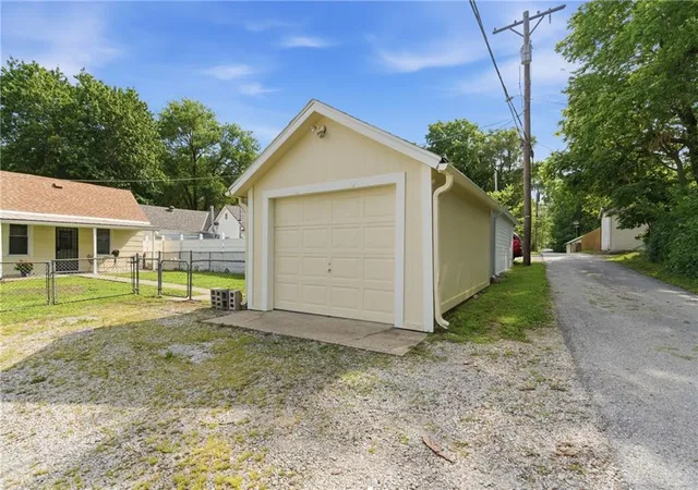 Homes for sale in Leavenworth, KS | 617 Pawnee St, Leavenworth, KS 66048 | MLS# 2623860