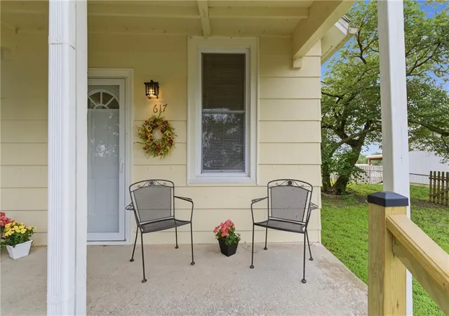 Homes for sale in Leavenworth, KS | 617 Pawnee St, Leavenworth, KS 66048 | MLS# 2623860