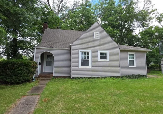Homes for sale in Topeka, KS | 1101 Sw Billard Ave, Topeka, KS 66604 | MLS# 2623869