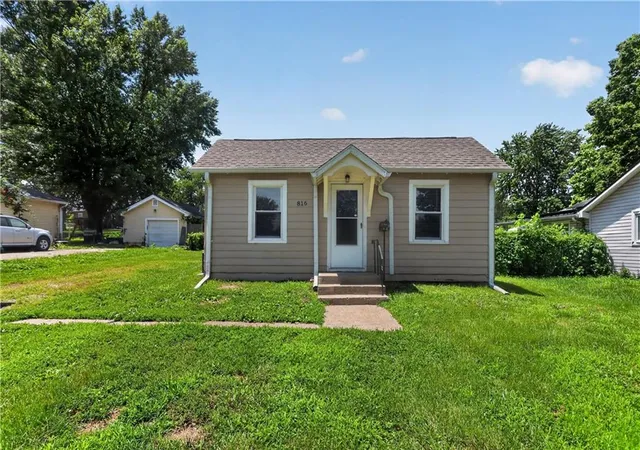 1st image of 816 S Logan Ave, Independence, MO 64050 | MLS# 2623900