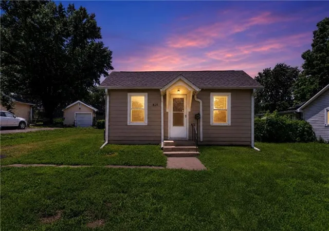 2nd image of 816 S Logan Ave, Independence, MO 64050 | MLS# 2623900