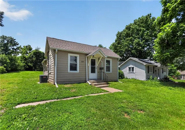 3rd image of 816 S Logan Ave, Independence, MO 64050 | MLS# 2623900