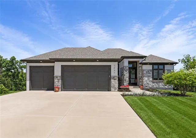 Homes for sale in Kansas City, MO | 7041 N London Ave, Kansas City, MO 64151 | MLS# 2623907