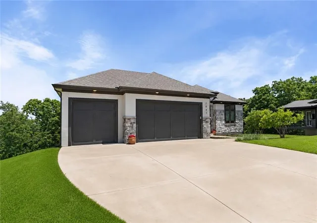 Homes for sale in Kansas City, MO | 7041 N London Ave, Kansas City, MO 64151 | MLS# 2623907