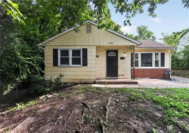 1st image of 1322 E 82nd St, Kansas City, MO 64131 | MLS# 2623917