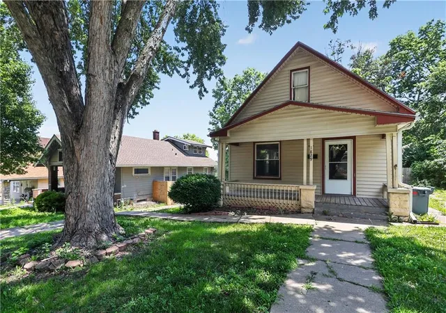 1st image of 1829 Oakland Ave, Kansas City, KS 66102 | MLS# 2623922