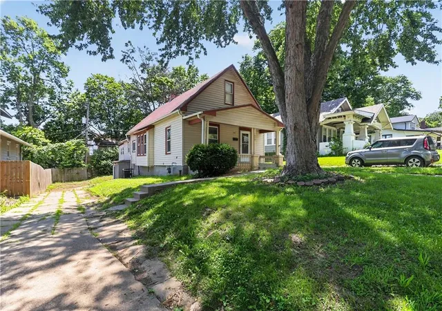 2nd image of 1829 Oakland Ave, Kansas City, KS 66102 | MLS# 2623922