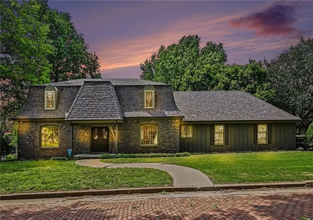 1st image of 137 E Elm St, Troy, KS 66087 | MLS# 2623930