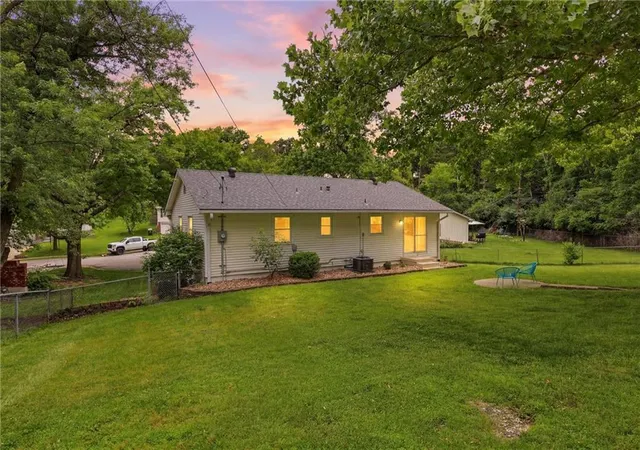 Homes for sale in Kansas City, MO | 10601 Walrond Ave, Kansas City, MO 64137 | MLS# 2623945