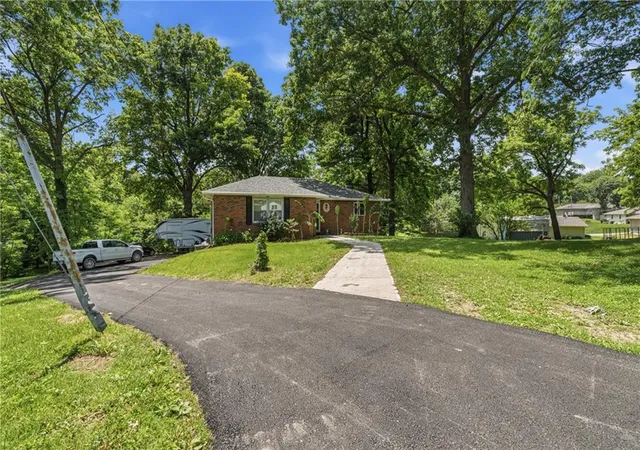 Homes for sale in Lexington, MO | 7 Country Club Ter, Lexington, MO 64067 | MLS# 2623961