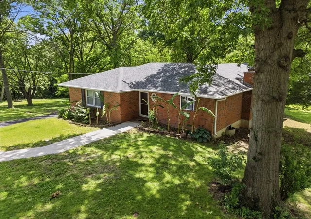 Homes for sale in Lexington, MO | 7 Country Club Ter, Lexington, MO 64067 | MLS# 2623961