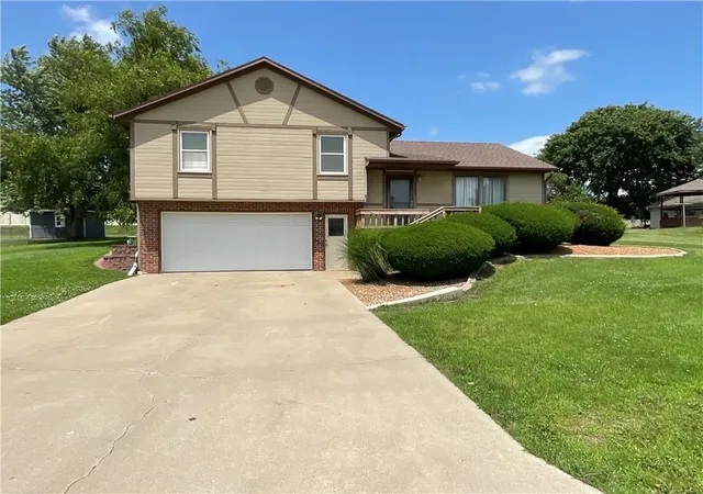 Homes for sale in Cameron, MO | 1103 E 2nd Ter, Cameron, MO 64429 | MLS# 2623972