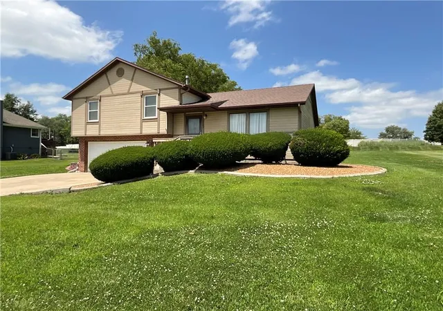 Homes for sale in Cameron, MO | 1103 E 2nd Ter, Cameron, MO 64429 | MLS# 2623972