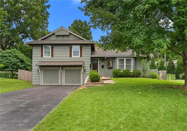 1st image of 9627 Windsor St, Leawood, KS 66206 | MLS# 2623973