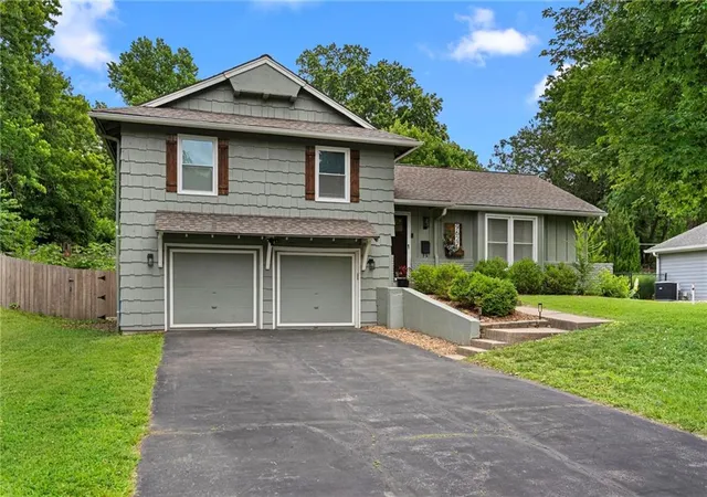 2nd image of 9627 Windsor St, Leawood, KS 66206 | MLS# 2623973
