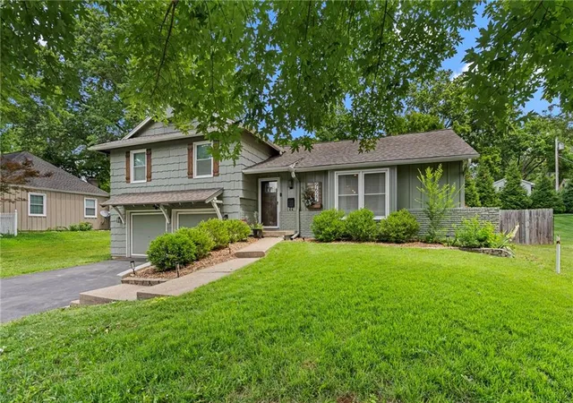 3rd image of 9627 Windsor St, Leawood, KS 66206 | MLS# 2623973