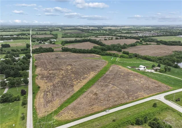 1st image of 19411 S Ridgeview Rd, Spring Hill, KS 66083 | MLS# 2623976