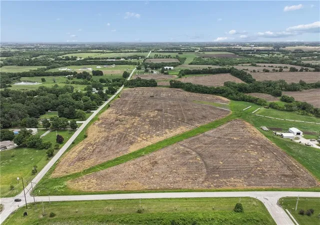 2nd image of 19411 S Ridgeview Rd, Spring Hill, KS 66083 | MLS# 2623976