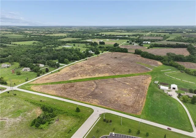 3rd image of 19411 S Ridgeview Rd, Spring Hill, KS 66083 | MLS# 2623976