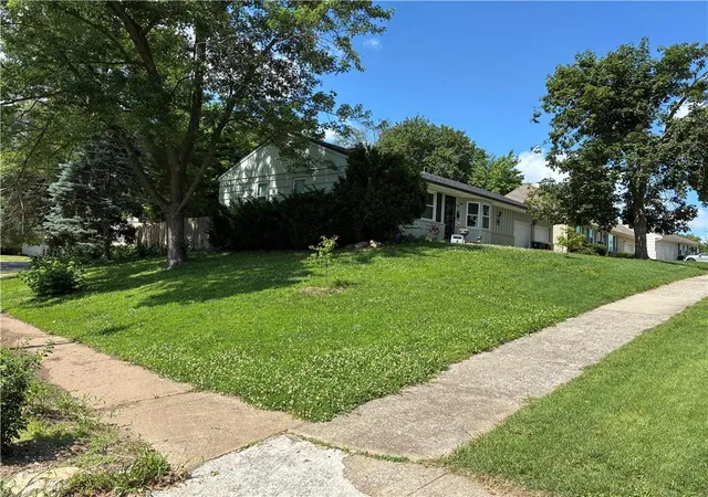 2nd image of 3528 Ne 49th St, Kansas City, MO 64119 | MLS# 2623991