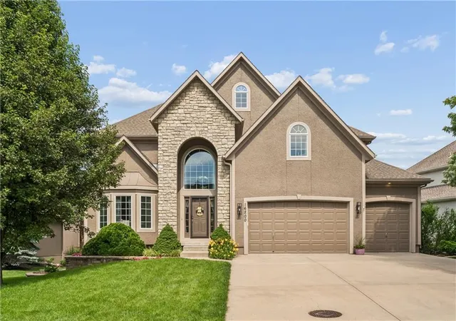 2nd image of 16200 Ballentine St, Overland Park, KS 66221 | MLS# 2623995