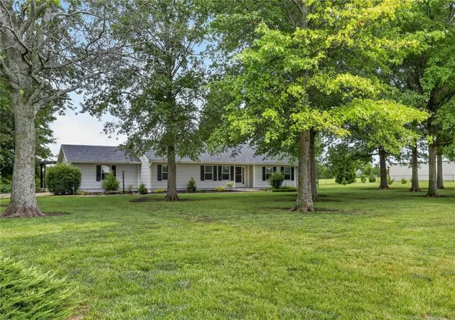 Homes for sale in Gardner, KS | 35352 W 146Th St, Gardner, KS 66030 | MLS# 2624007