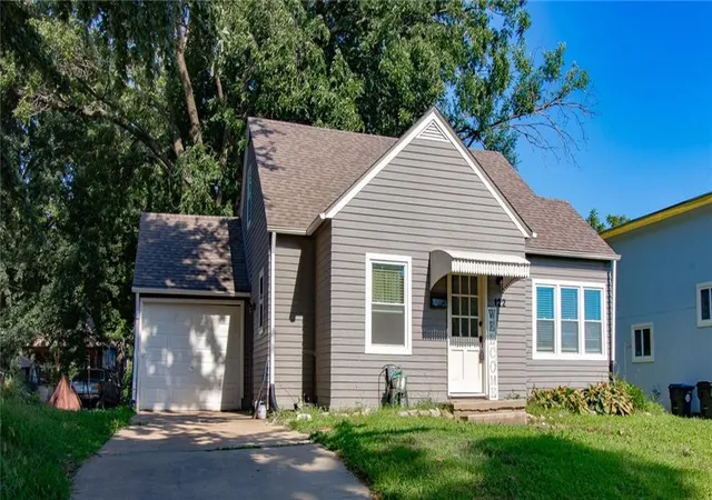 1st image of 122 S Campbell St, Pleasant Hill, MO 64080 | MLS# 2624019