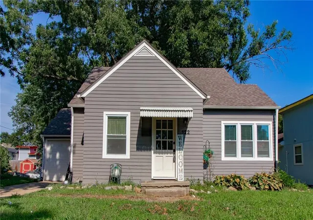 10th image of 122 S Campbell St, Pleasant Hill, MO 64080 | MLS# 2624019