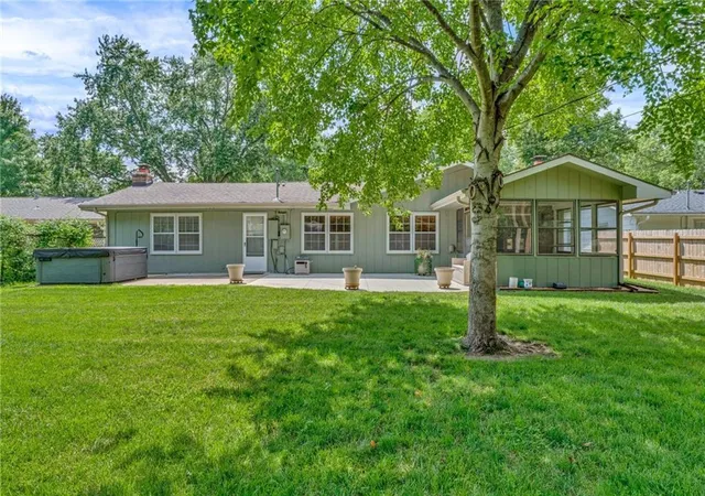 4th image of 2904 Belle Haven Dr, Lawrence, KS 66046 | MLS# 2624030