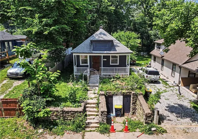 Photo 2 of Single family home for sale at 2524 Kensington Ave, Kansas City, MO 64127 | MLS# 2624031 | Listing updated on 2026-08-20