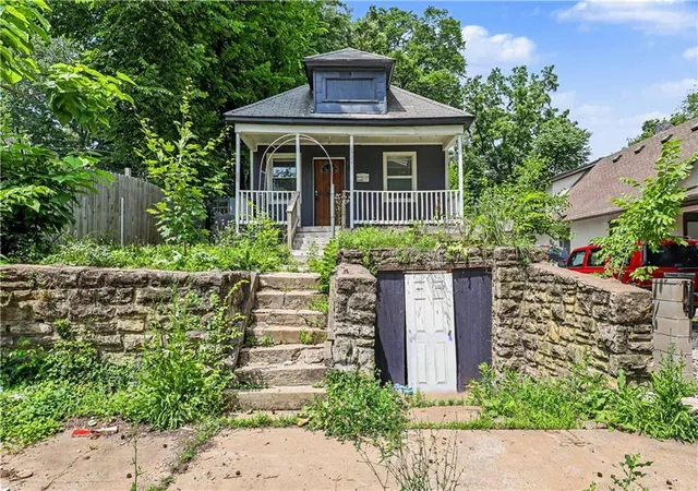 Photo 3 of Single family home for sale at 2524 Kensington Ave, Kansas City, MO 64127 | MLS# 2624031 | Listing updated on 2026-08-20