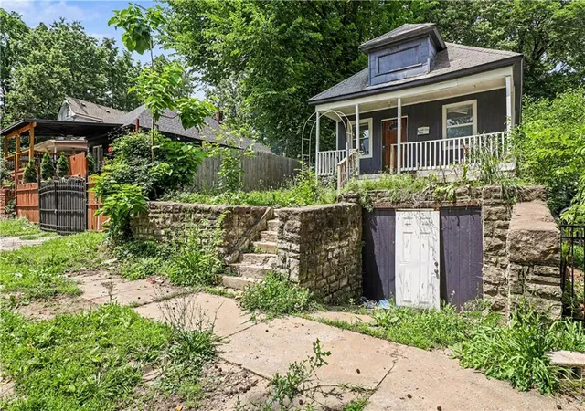 Photo 3 of Single family home for sale at 2524 Kensington Ave, Kansas City, MO 64127 | MLS# 2624031 | Listing updated on 2026-08-20