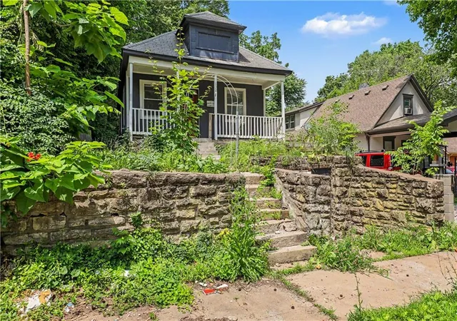 Photo 4 of Single family home for sale at 2524 Kensington Ave, Kansas City, MO 64127 | MLS# 2624031 | Listing updated on 2026-08-20