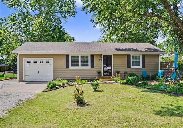 Homes for sale in Wellsville, KS | 218 Cedarlane Dr, Wellsville, KS 66092 | MLS# 2624033