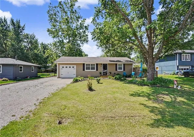 Homes for sale in Wellsville, KS | 218 Cedarlane Dr, Wellsville, KS 66092 | MLS# 2624033