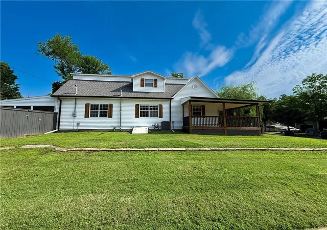 27th image of 526 S West St, Nevada, MO 64772 | MLS# 2624048
