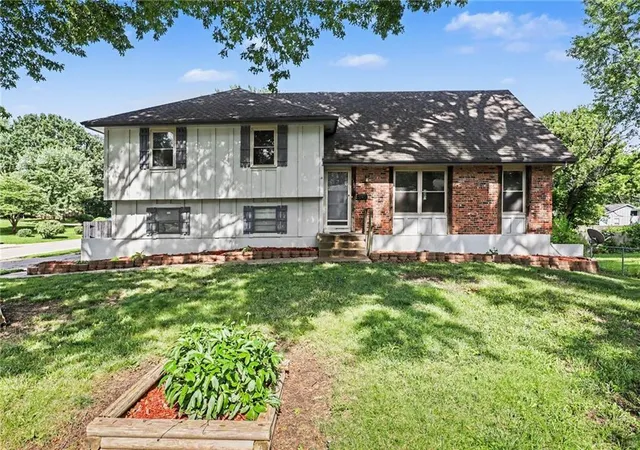 Homes for sale in Grandview, MO | 13301 Lowell Ave, Grandview, MO 64030 | MLS# 2624053
