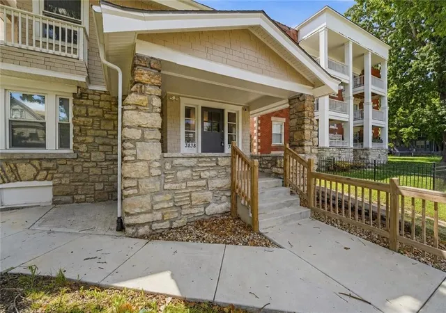 Photo 4 of House for sale at 3836 Wyandotte St, Kansas City, MO 64111 | MLS# 2624066 | Listing updated on 2026-08-19