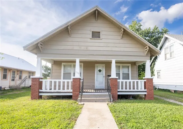 1st image of 1108 W 9th St, Coffeyville, KS 67337 | MLS# 2624069