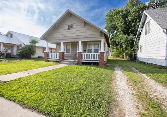 2nd image of 1108 W 9th St, Coffeyville, KS 67337 | MLS# 2624069