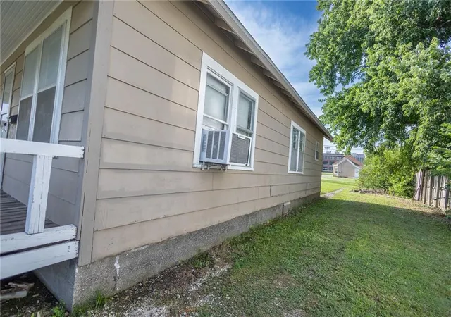 3rd image of 1108 W 9Th St, Coffeyville, KS 67337 | MLS# 2624069