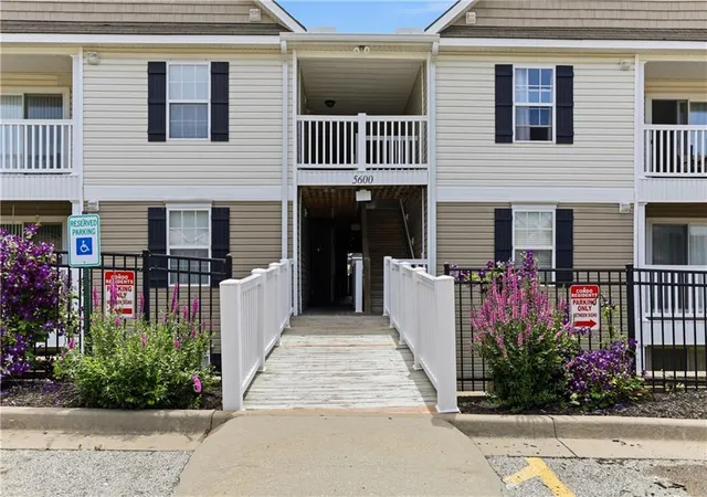 Homes for sale in Kansas City, MO | 5600 80th Ter #2C, Kansas City, MO 64119 | MLS# 2624073