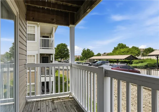 Homes for sale in Kansas City, MO | 5600 Ne 80th Terrace, Kansas City, MO 64119 | Houzeo